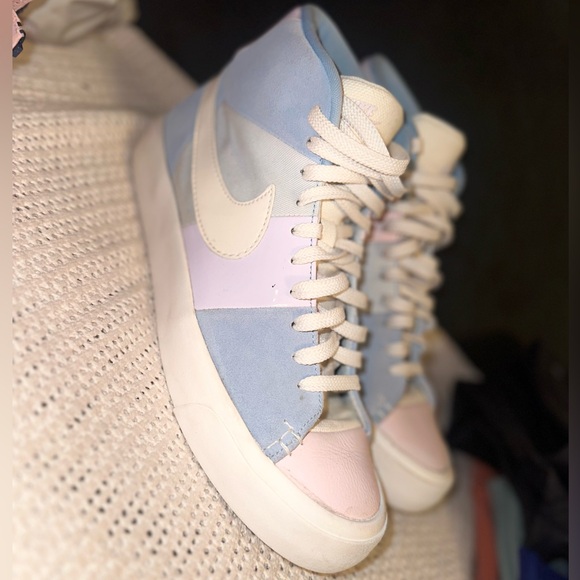 Like NEW Mens Size 8 Nike Blazer Royal- Easter 2018 Hightops - Picture 7 of 14